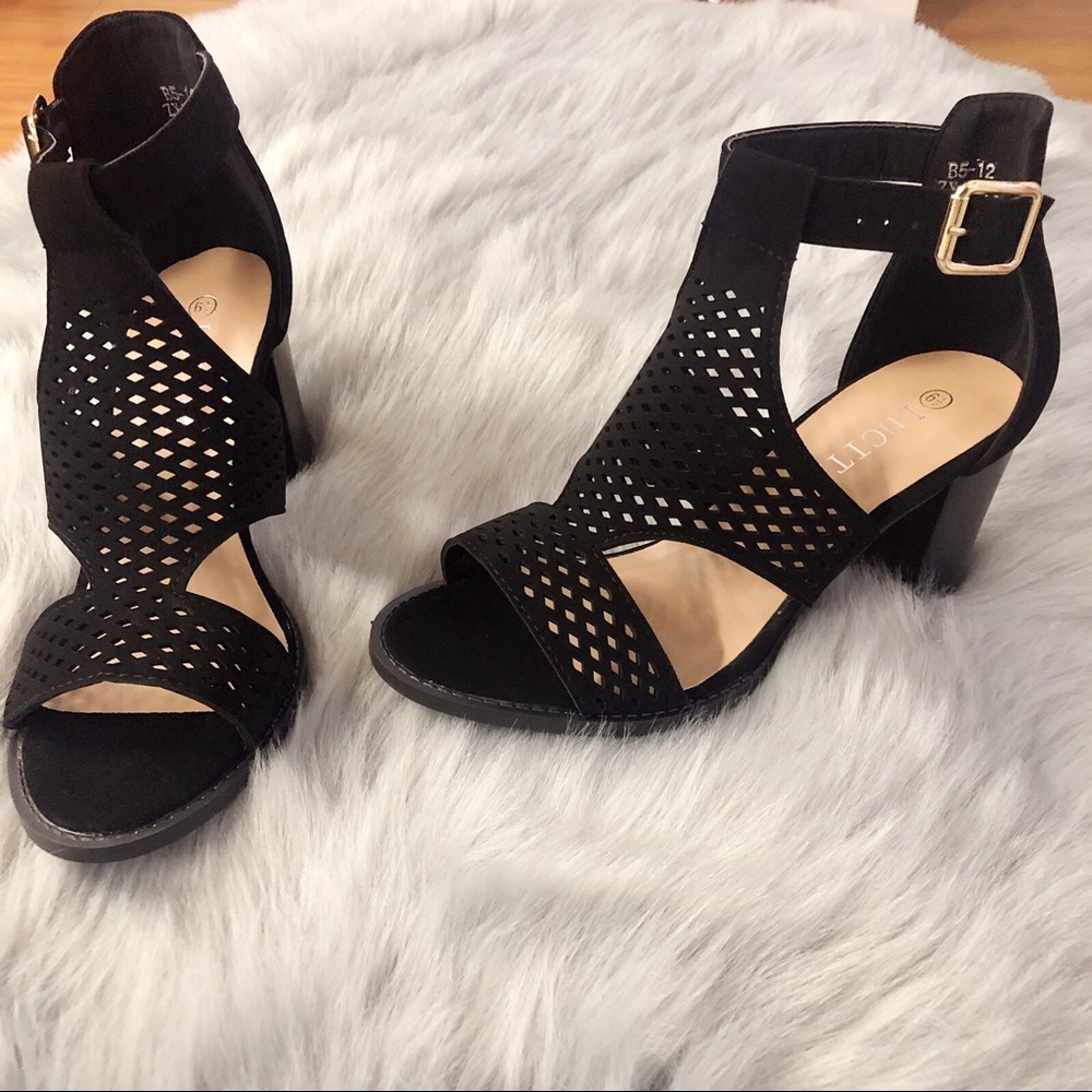 Black heel, open toe, perforated, block heel - Picture 4 of 6